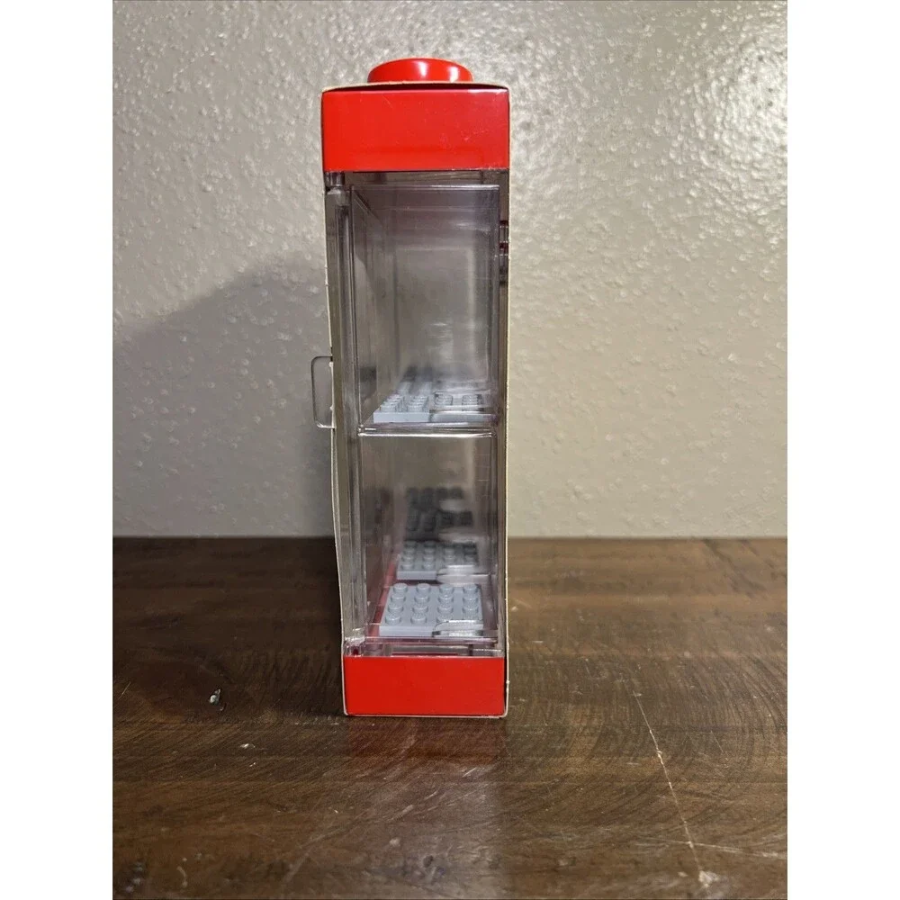 LEGO 4065 8 MINIFIGURE DISPLAY CASE RED 4 KNOBS STACKABLE 5006152 - Picture 4 of 6